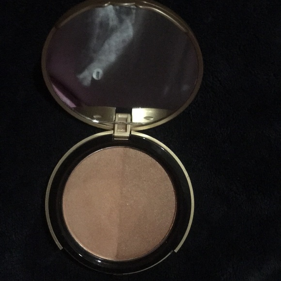 Too faced bronzer - Picture 2 of 5